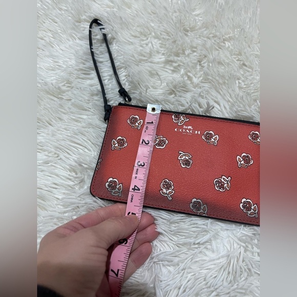 COACH  Woman’s Small Red Sienna Rose Print Wristlet Wallet Bag - Picture 5 of 5